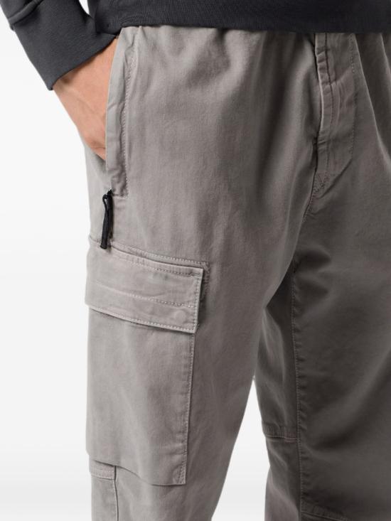 26FW 스톤 아일랜드 와펜 패치 테이퍼드 팬츠 L2S153100033 S00L1V0160 GREY - STONE ISLAND