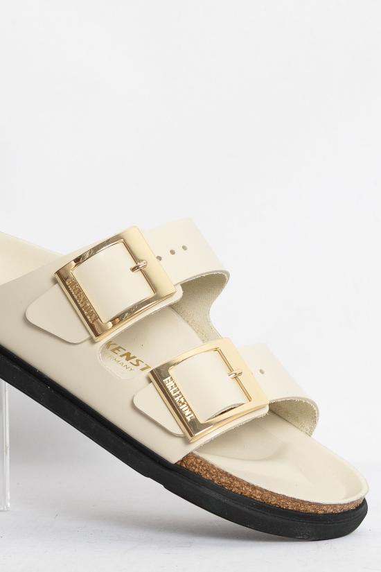 26SS 버켄스탁 애리조나 드롭렛 버클 1031809 SHINE ECRU Beige - BIRKENSTOCK