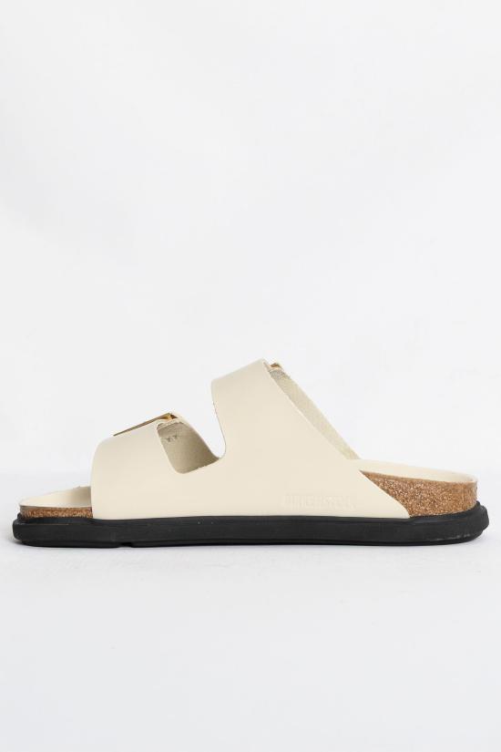 26SS 버켄스탁 애리조나 드롭렛 버클 1031809 SHINE ECRU Beige - BIRKENSTOCK