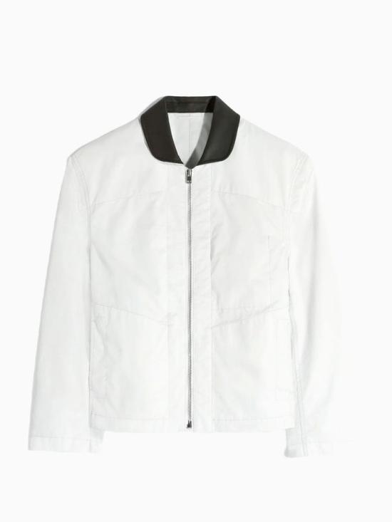26SS 르메르 코튼 트윌 레더 칼라 블루종 OW1208 LF1531 021 WHITE DOM