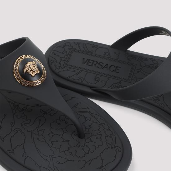 26FW 베르사체 알리아 러버 플랫 샌들 1016248 1A10983 1B00V BLACK - VERSACE