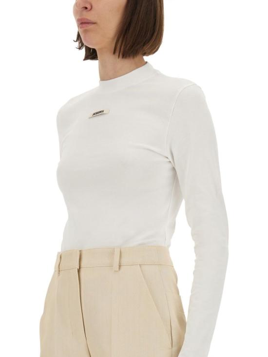 26FW 자크뮈스 그로그랭 로고 롱슬리브 티셔츠 TSW00155AJ00124 100 WHITE - JACQUEMUS