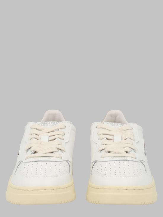 26FW 오트리 메달리스트 로우 레더 스니커즈 AULW LL27 WHITE