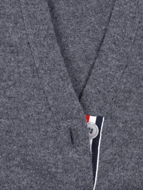 26FW 톰브라운 클래식 캐시미어 4바 브이넥 가디건 FKC001A 00011035 Grey - THOM BROWNE