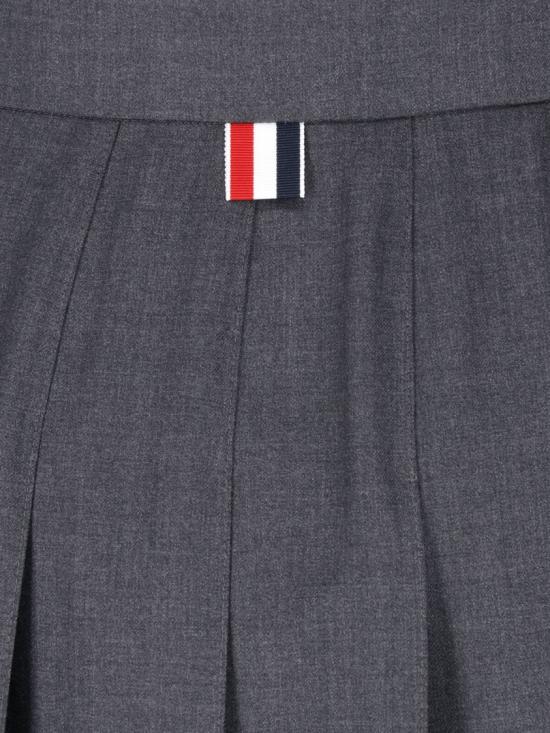 26FW 톰브라운 슈퍼 120수 스쿨 유니폼 드롭백 플리츠 미니 스커트 FGC402V 00626025 Grey - THOM BROWNE