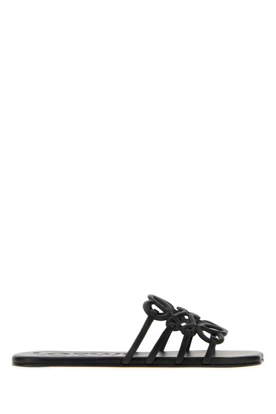 26SS 로에베 페탈 애너그램 소프트 카프스킨 슬라이드 LPEA465X06 BLACK