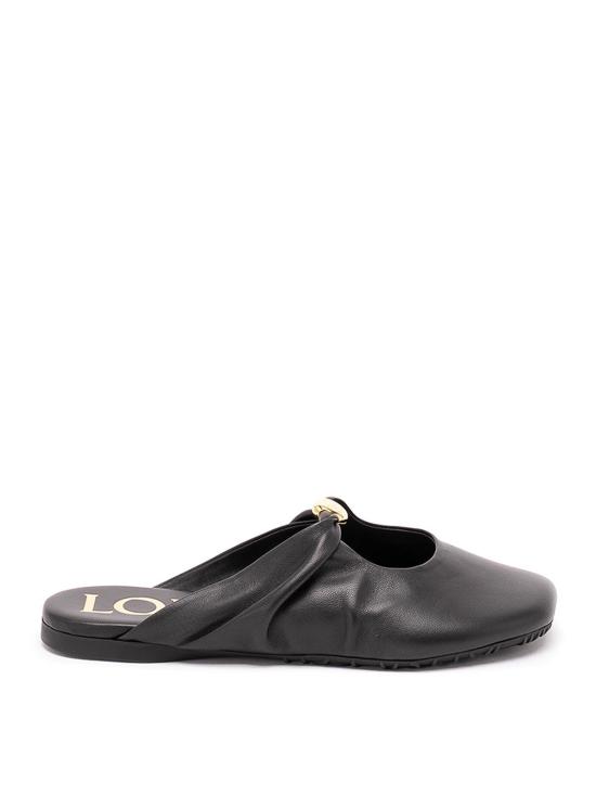 26FW 로에베 페블 소프트 나파 램스킨 뮬 L616465X861100 BLACK