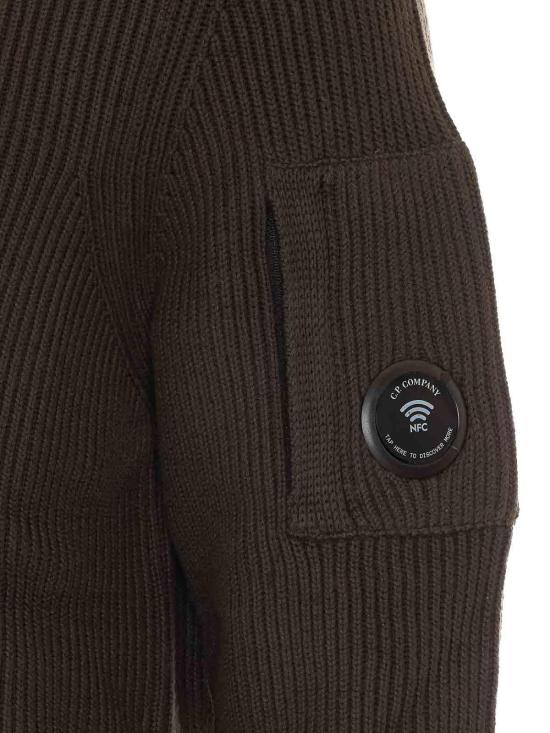 26FW 씨피 컴퍼니 스웨터 21CMKN101A006608A985 BROWN - C.P. COMPANY