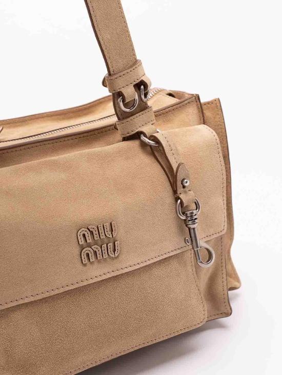 26FW 미우미우 유틸리테 스웨이드 탑 핸들 백 5BG3352CSSVPOOF0379 BEIGE - MIU MIU