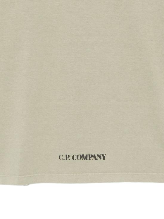 26SS 씨피 컴퍼니 반팔 티셔츠 20CMTS213A006057O 610 MOSS GRAY - C.P. COMPANY