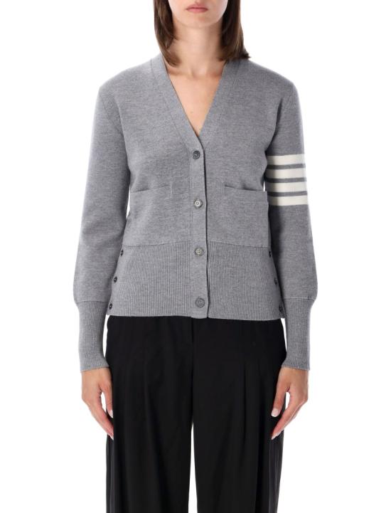 26FW 톰브라운 파인 메리노 울 4바 클래식 V넥 가디건 FKC207A00014055 Grey