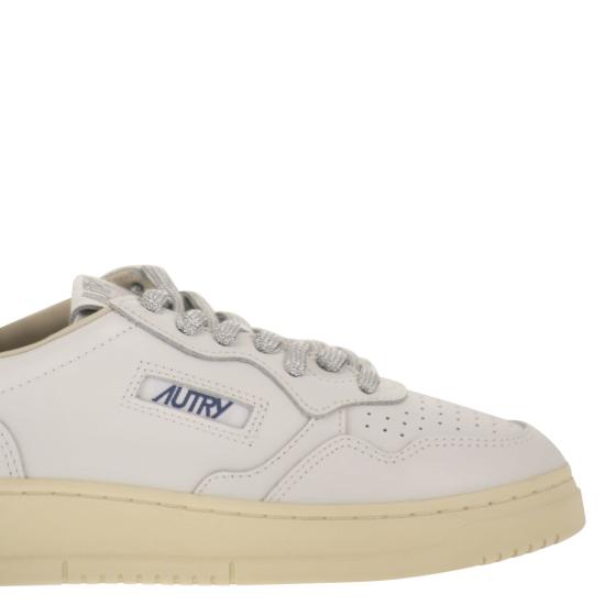 26FW 오트리 메달리스트 로우 레더 스니커즈 AULW WHITE SILVER - AUTRY