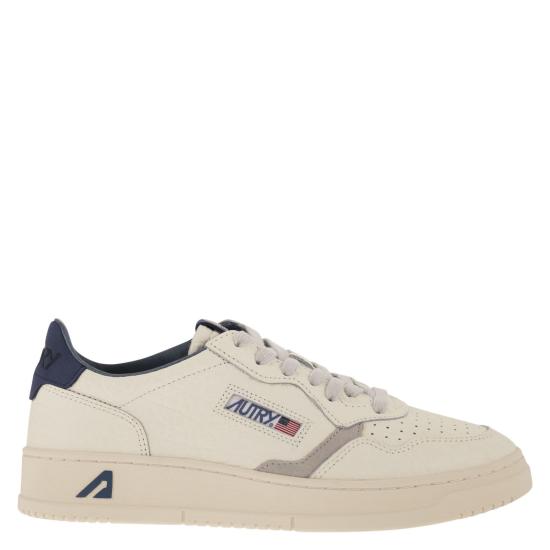 26FW 오트리 메달리스트 로우 스니커즈 AULM WHITE BLUE