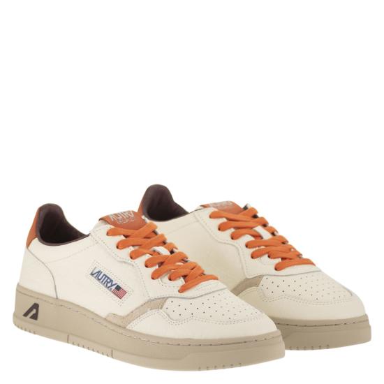 26FW 오트리 메달리스트 로우 스니커즈 AULM WHITE ORANGE - AUTRY