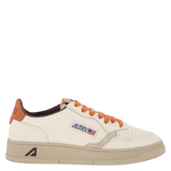 26FW 오트리 메달리스트 로우 스니커즈 AULM WHITE ORANGE