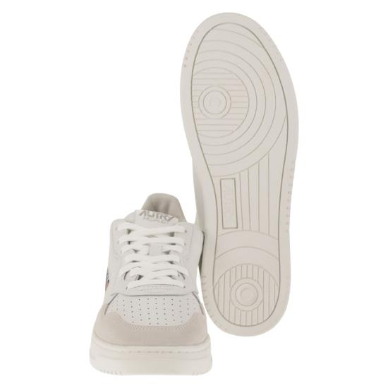 26FW 오트리 메달리스트 로우 스니커즈 AULM WHITE BEIGE - AUTRY