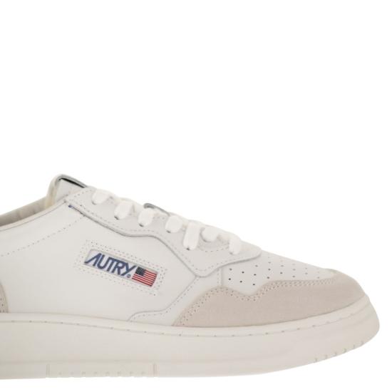 26FW 오트리 메달리스트 로우 스니커즈 AULM WHITE BEIGE - AUTRY