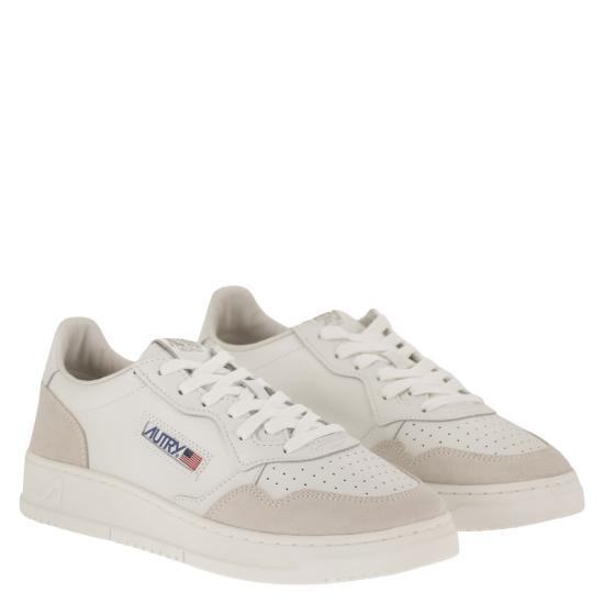 26FW 오트리 메달리스트 로우 스니커즈 AULM WHITE BEIGE - AUTRY