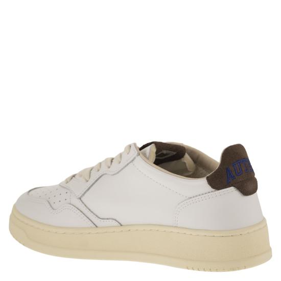 26FW 오트리 메달리스트 로우 스니커즈 AULM WHITE BROWN - AUTRY