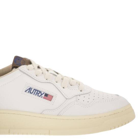 26FW 오트리 메달리스트 로우 스니커즈 AULM WHITE BROWN - AUTRY