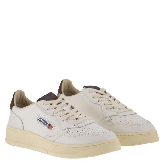 26FW 오트리 메달리스트 로우 스니커즈 AULM WHITE BROWN - AUTRY
