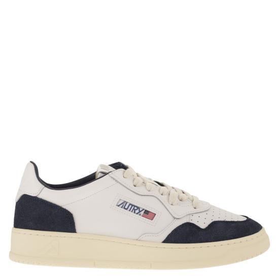 26FW 오트리 메달리스트 로우 스니커즈 AULM WHITE BLUE