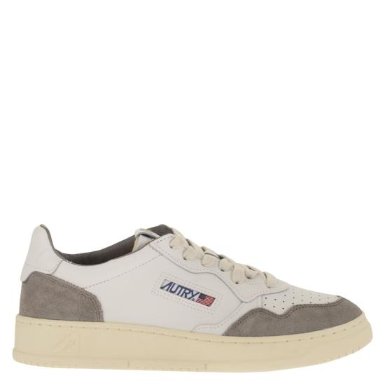 26FW 오트리 메달리스트 로우 스니커즈 AULM WHITE GREY