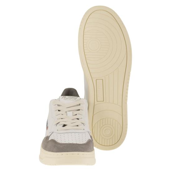 26FW 오트리 메달리스트 로우 스니커즈 AULM WHITE GREY - AUTRY