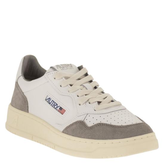 26FW 오트리 메달리스트 로우 스니커즈 AULM WHITE GREY - AUTRY