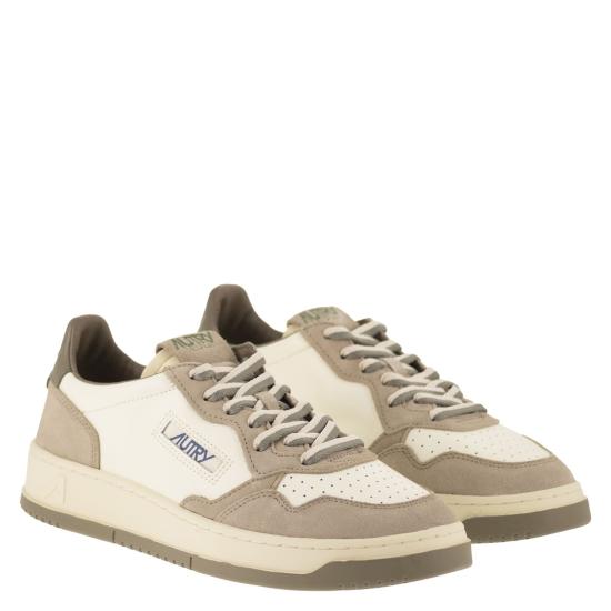 26FW 오트리 메달리스트 로우 스니커즈 AULM WHITE BEIGE - AUTRY
