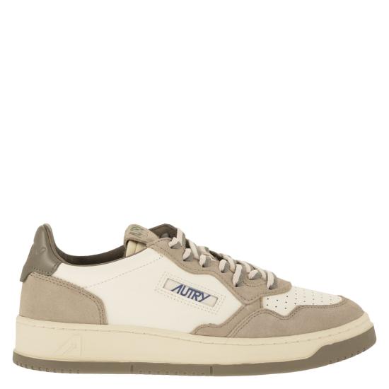 26FW 오트리 메달리스트 로우 스니커즈 AULM WHITE BEIGE