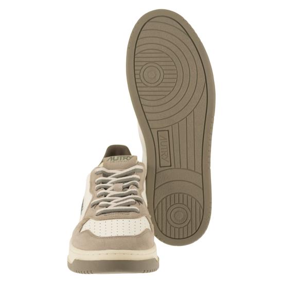 26FW 오트리 메달리스트 로우 스니커즈 AULM WHITE BEIGE - AUTRY