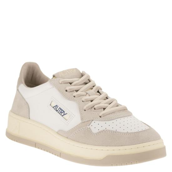 26FW 오트리 메달리스트 로우 스니커즈 AULM WHITE LIGHT BEIGE - AUTRY