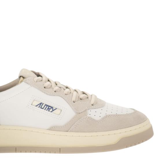 26FW 오트리 메달리스트 로우 스니커즈 AULM WHITE LIGHT BEIGE - AUTRY