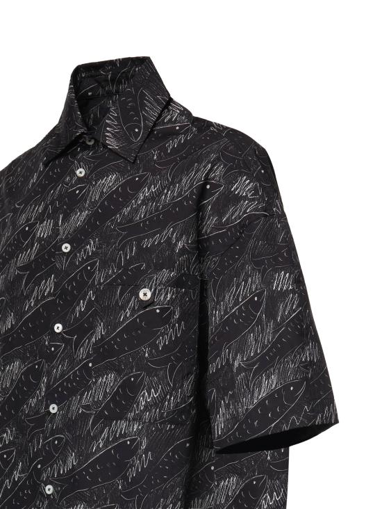 26FW 자크뮈스 반팔 셔츠 SHM00634AW00691 9FS PRINT ALLOVER FISH BLACK - JACQUEMUS