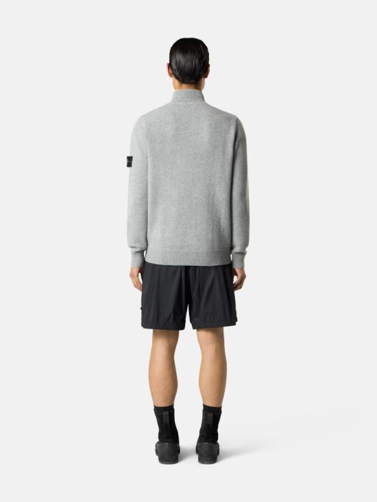 26FW 스톤 아일랜드 로고 패치 하이넥 버튼 울 스웨터 L2S155100040S00A3 V0M62 Grigio - STONE ISLAND