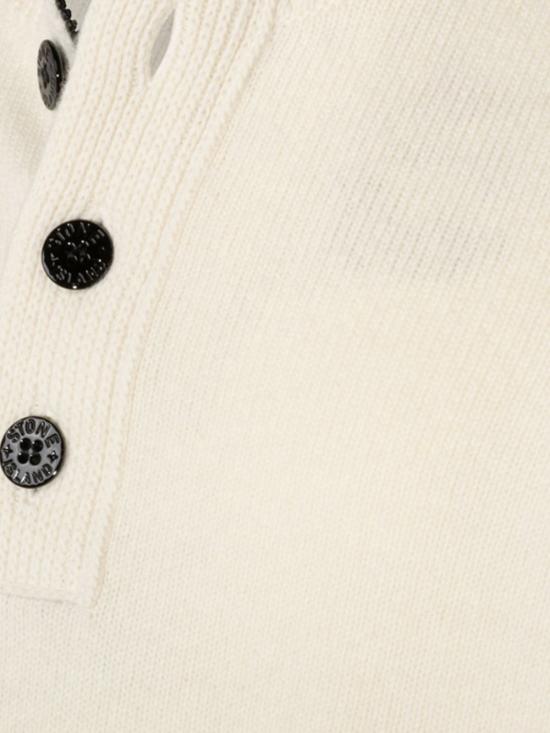 26FW 스톤 아일랜드 로고 패치 하이넥 버튼 울 스웨터 L2S155100040 S00A3V0093 Ivory - STONE ISLAND