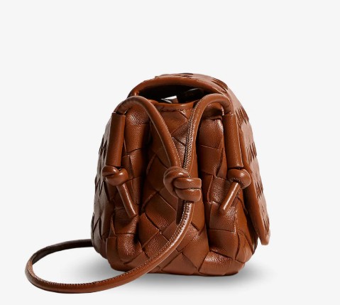 26FW 보테가베네타 노투르노 크로스백 843893 VCPP02376 Tannin gold - BOTTEGA VENETA