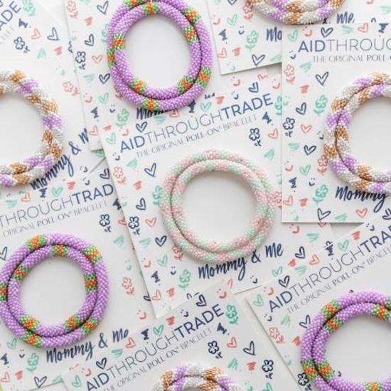  Aid Through Trade 팔찌 무역을 통한 지원 엄마와 아이 롤온