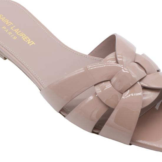26FW 생로랑 페이턴트 레더 트리뷰트 플랫 샌들 571952AAAOW9935 Neutrals - SAINT LAURENT