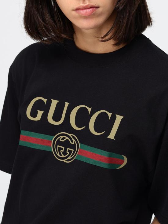 26FW 구찌 로고 프린트 코튼 저지 실크 티셔츠 865015XJHUF 1152 Black - GUCCI