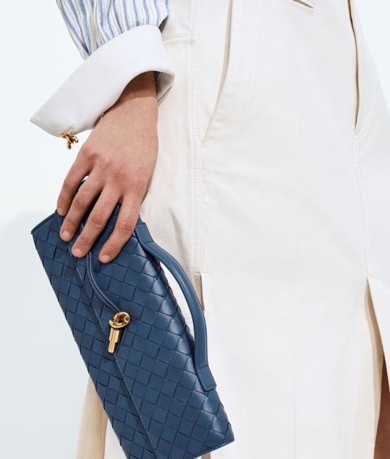 26FW 보테가베네타 안디아모 클러치 741511VCPP3 4020 BLUE - BOTTEGA VENETA