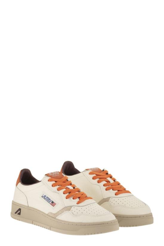 26FW 오트리 메달리스트 로우 스니커즈 AULMNE17 WHITE ORANGE - AUTRY