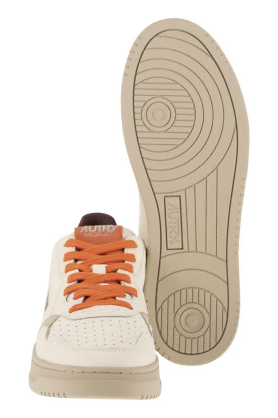 26FW 오트리 메달리스트 로우 스니커즈 AULMNE17 WHITE ORANGE - AUTRY