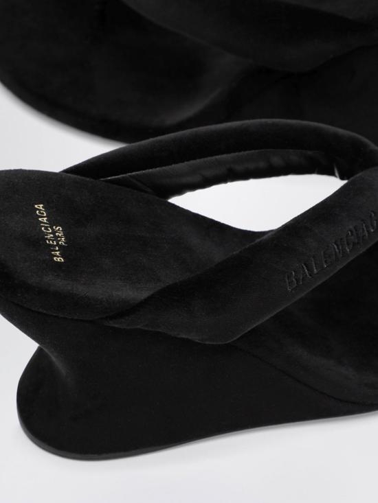 26FW 발렌시아가 가에타 웨지 텅 876727WCDQ0 1000 Black - BALENCIAGA
