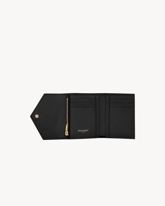 26FW 생로랑 텍스처드 퀼티드 레더 컴팩트 3단 모노그램 지갑 403943BOW01 1000 BLACK - SAINT LAURENT