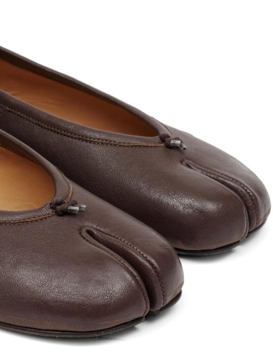 26FW 마르지엘라 타비 뉴 발레리나 S58WZ0127P3753T2358 Brown - MAISON MARGIELA