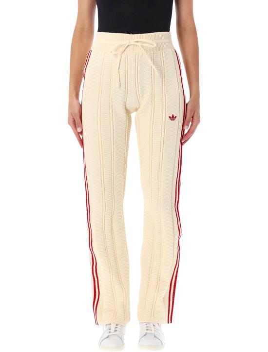 26FW 아디다스 스포츠웨어 KR9625 WRAVAN TMV CREAM RED