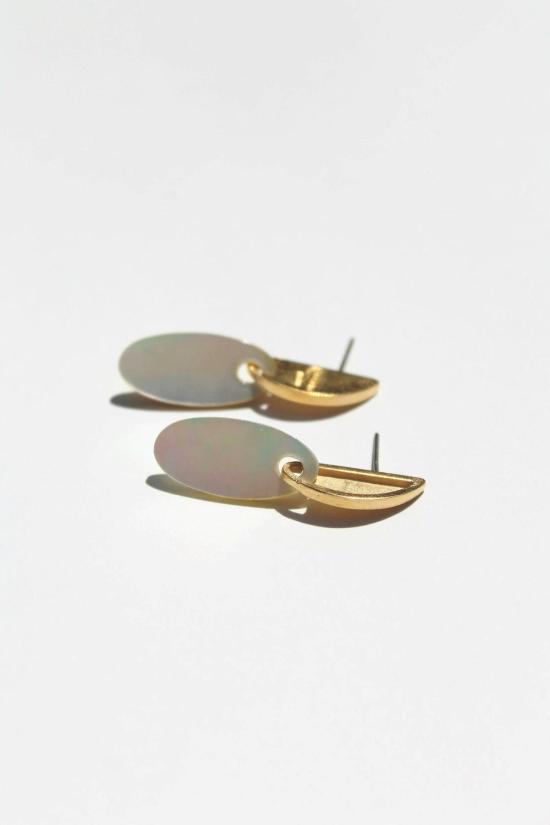  RFORM STUDIO 이어링 Rform Studio의 작은 자개 타원형 스윙 - OTHER BRANDS
