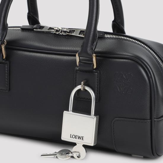 26FW 로에베 아마조나 23 크롭 백 샤이니 카프스킨 A039N23X07 1100 BLACK - LOEWE